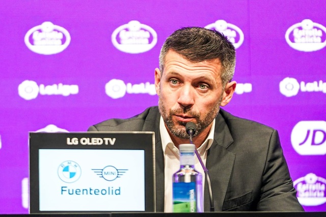 Pezzolano, entrenador del Valladolid, llorando en rueda de prensa
